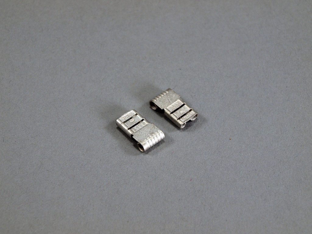 Flag Connectors